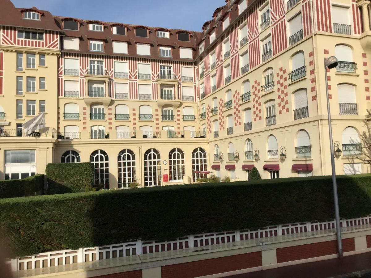 Le Royal Lägenhet Deauville Exteriör bild