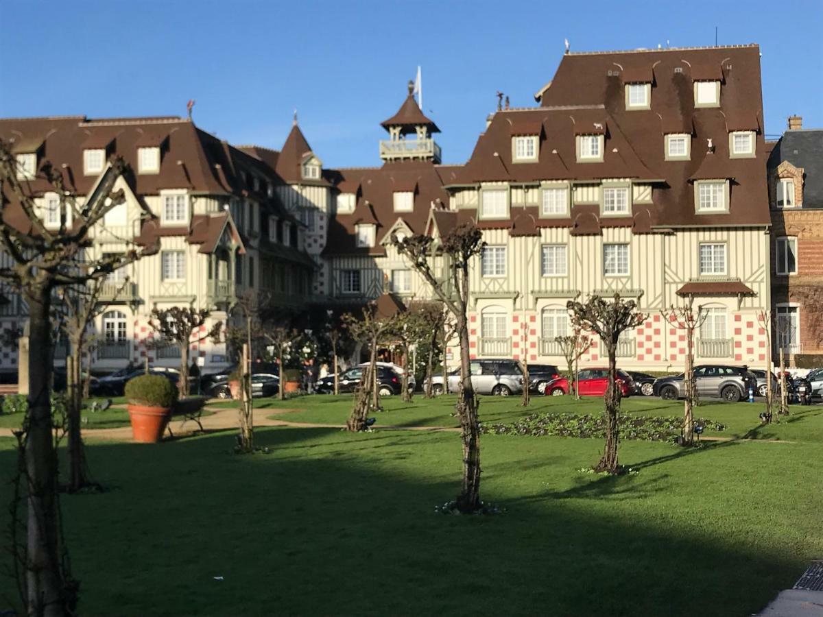 Le Royal Lägenhet Deauville Exteriör bild
